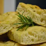 Focaccia adalah roti Italia yang mirip dengan pizza tanpa topping. Salah satu variasi yang populer adalah Focaccia al Rosmarino, yang diberi citarasa rosemary